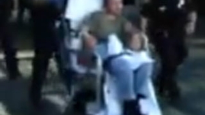 VIDEO Un american a aflat pe pielea lui ce inseamna sa strigi "bomba", intr-un aeroport din Los Angeles