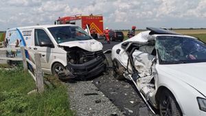 Tânără însărcinată, ucisă în accident de iubitul fără carnet de conducere. Oamenii spun că nu putea obține permisul pentru că este analfabet