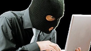 I-a vandalizat casa de pe Facebook