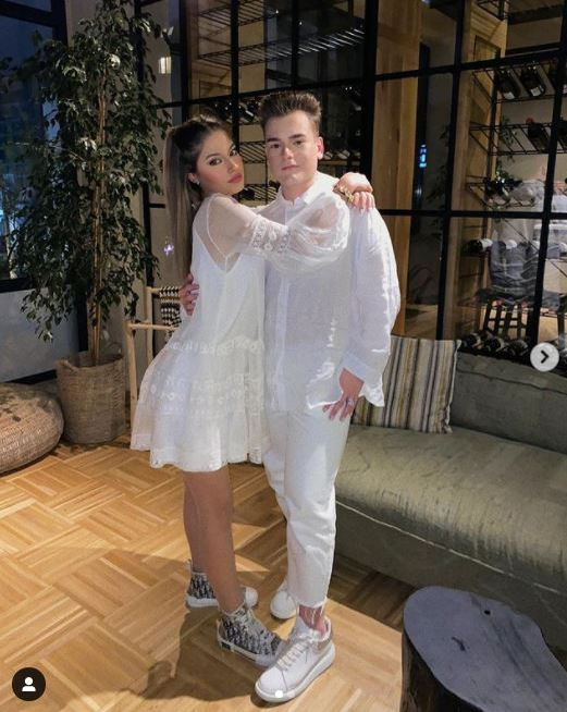 Jasmine Ianțu, complet goală în cadă împreună cu o brunetă sexy? Cum a filmat-o fiica lui Virgil Ianțu pe prietena “misterioasă” | VIDEO