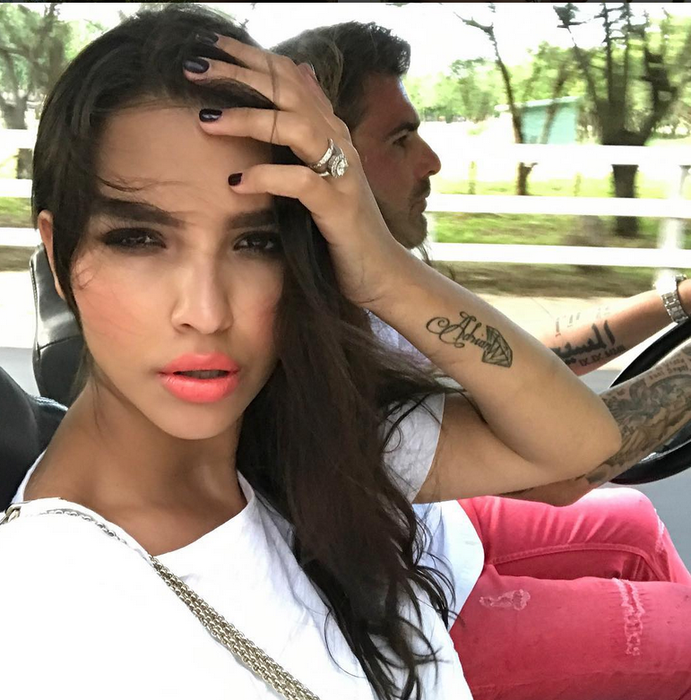 Soţia lui ADRIAN MUTU a deschis oficial sezonul costumelor de baie! Cum arată SANDRA la doar două luni de când a născut