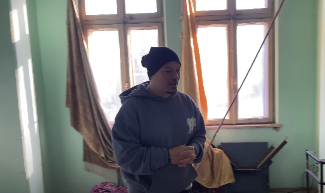Casa pe care Puya vrea să o renoveze/ Sursa foto: Captură Youtube