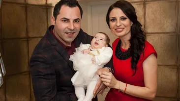 Petrecere cu staif in lumea muzicala! Vezi ce cantaret celebru de la noi si-a botezat fiica in secret!