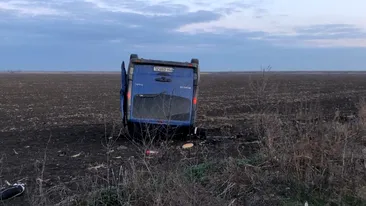 Un microbuz cu călători s-a răsturnat pe un câmp în județul Călărași. 6 persoane au ajuns la spital