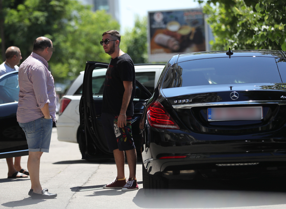 Fulgy al Clejanilor a picat examenul de BAC cu nişte note ruşinoase, dar a primit cadou de la părinţi un Mercedes în valoare de 100.000 de euro!