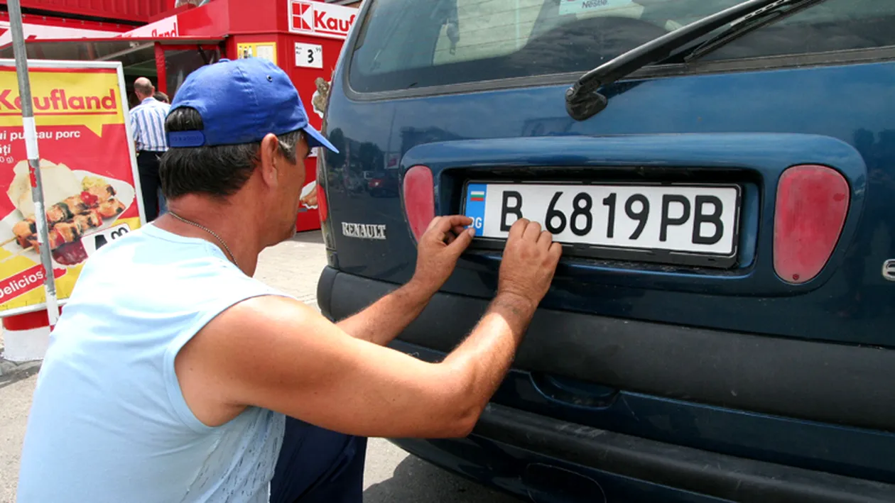 Lovitură grea pentru românii care circulă cu numere bulgăreşti. Poliţia le radiază maşinile!