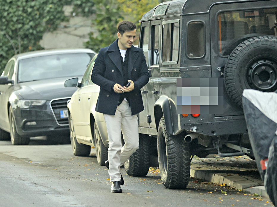 Dragoș Caliminte deține un Land Rover Defender 90 / (Sursa: CANCAN.RO)