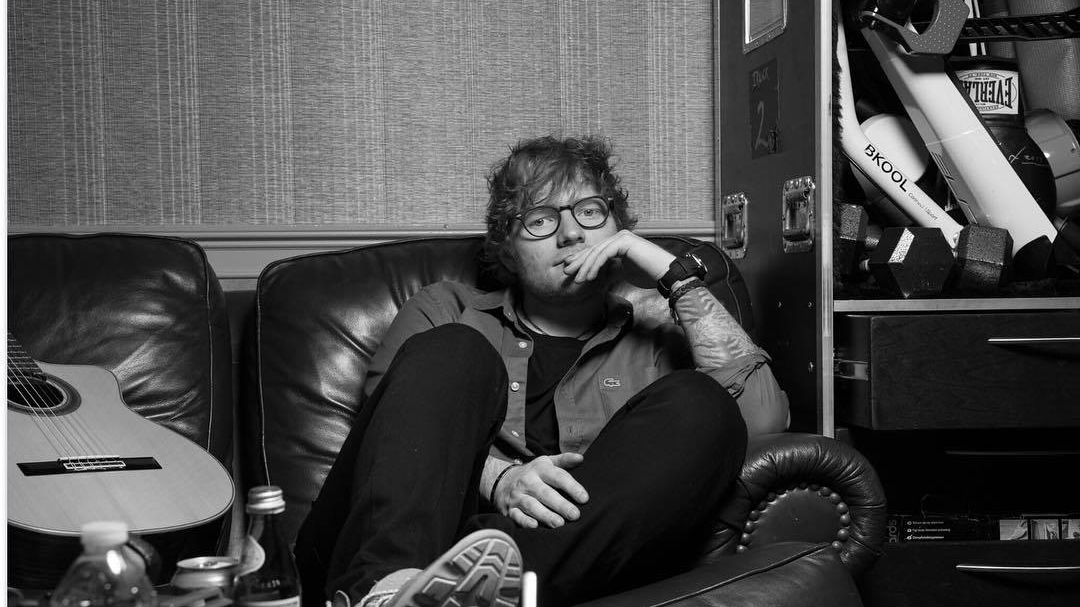Ed Sheeran a cumpărat toate proprietăţile din jurul casei sale! Motivul este incredibil