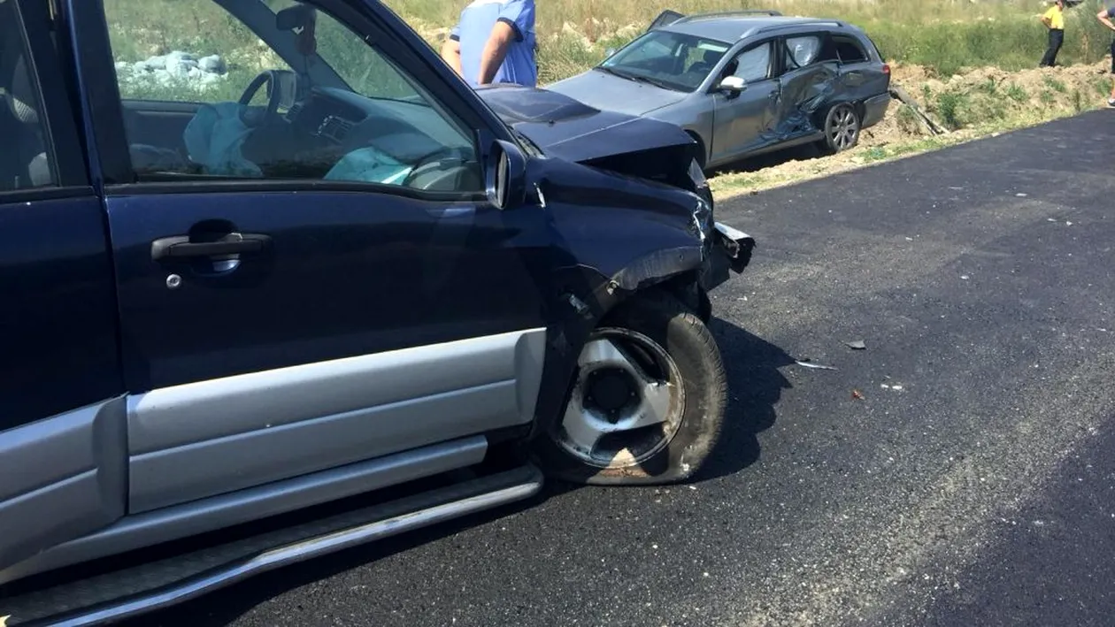 8 turiști, printre care și o gravidă după ce mașinile în care erau s-au ciocnit pe un drum din Giurgiu