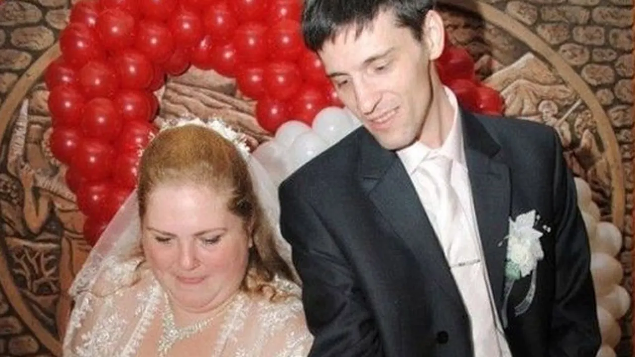 La soare te poti uita, dar la sanii ei ba! Cum a putut sa se imbrace aceasta mireasa in ziua nuntii! Este infiorator