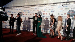 Decolteuri adanci, rochii cu vedere la lenjeria intima. Vezi ce vedete au socat prin tinutele sexy la Romanian Music Awards!