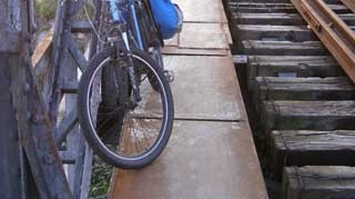 Un biciclist a fost accidentat mortal de un tren personal!