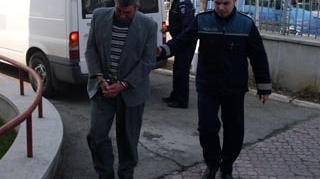 Recidivist, arestat ca a incercat sa-si violeze fiica de 15 ani!