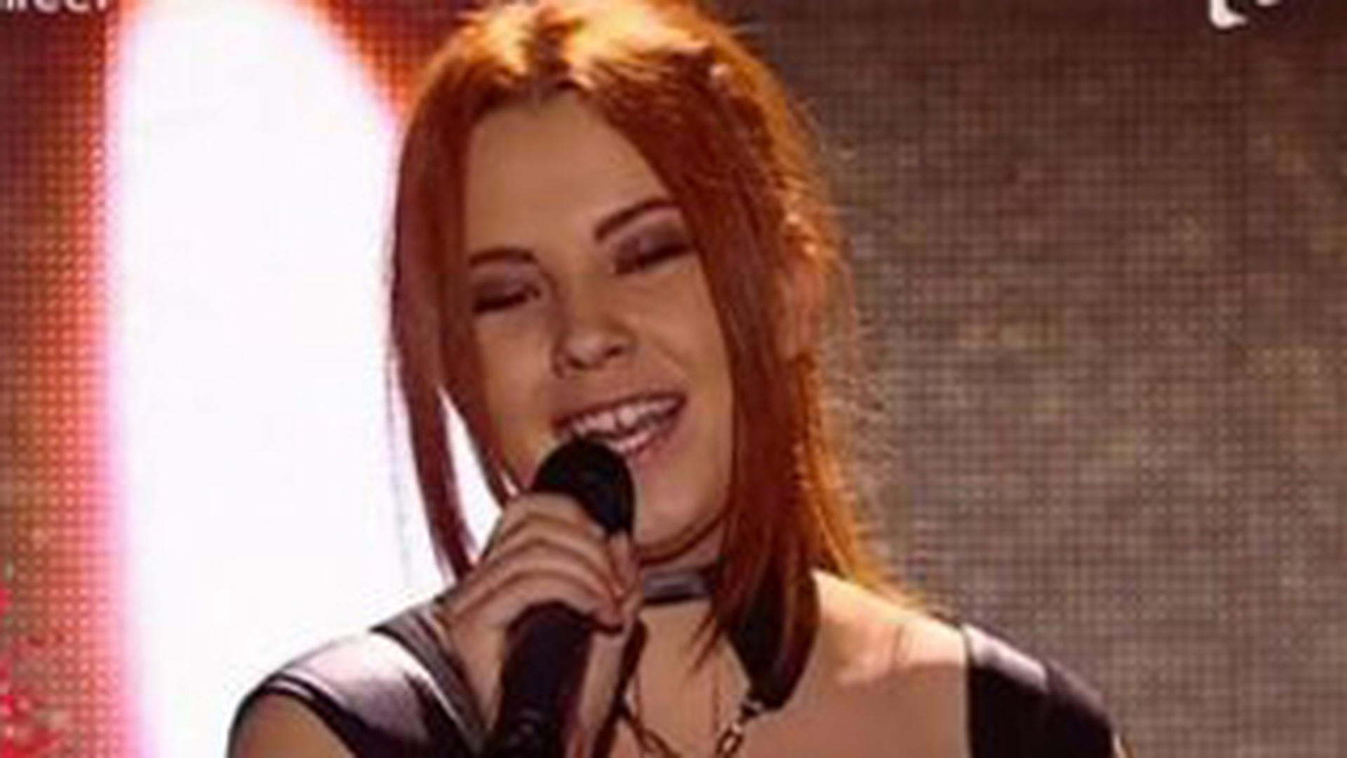 Irina Florea de la "X Factor" a socat cu noul ei look! Vezi cum s-a schimbat concurenta de cand a intrat in concurs!