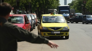 Adevărul scandalos a ieşit la iveală. Cum îi protejează firmele-mamă pe taximetriştii reclamaţi de clienţi