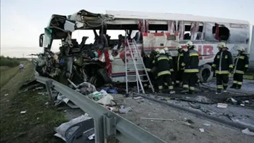 Accident cu un autocar romanesc in Ungaria! Cel putin 22 de persoane au fost ranite
