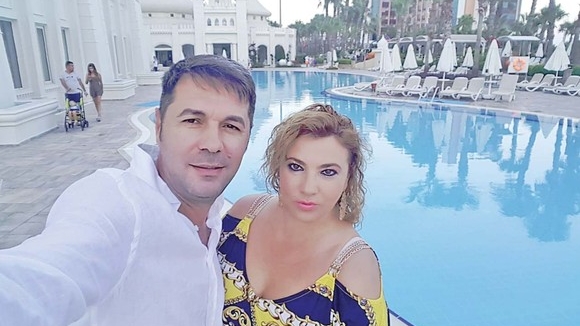 Cristi Borcea s-a distrat pe iaht cu Valentina în Italia, Mihaela la piscină cu iubitul „șofer”