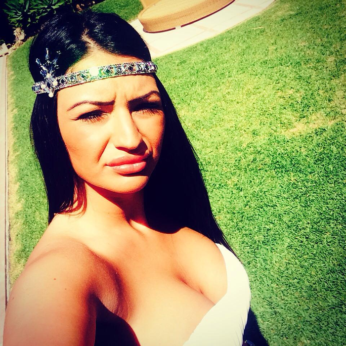 Simona, fiica de preot care cânta manele, s-a schimbat radical