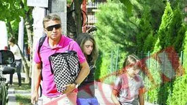 Lui Dan Petrescu i-au cazut pantalonii pe strada