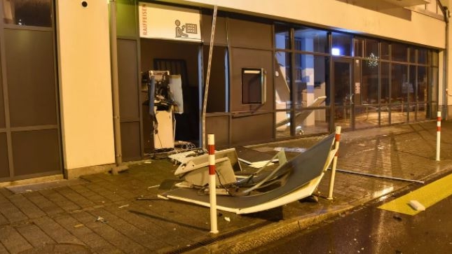 Un român a fost condamnat la închisoare după ce a aruncat în aer un bancomat, în Elveția. Cât va sta după gratii