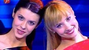 Ce se întâmplă cu ex-bebelușa Delia de la Cronica Cârcotașilor. După scandalul amoros cu un regizor, bruneta „s-a evaporat”