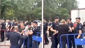 Diana Șoșoacă, pe mâna medicilor după ce a fost lovită de jandarmi. Totul s-a petrecut lângă un camion cu buletine de vot, în Sectorul 3