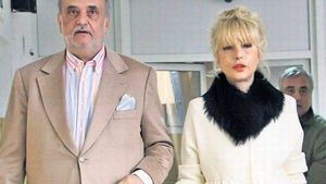 Cum s-a răzbunat fosta soţie după ce miliardarul a dezmoştenit-o înainte să moară. Ea este… văduva albă!