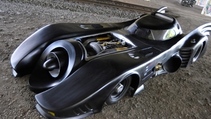 Isi vinde Batmobilul cu 620.000 de dolari