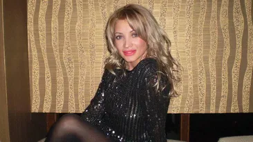 Sexy avocata de la Timisoara a socat pe toata lumea cu noua sa masina! vezi cum reactioneaza barbatii cand o vad!