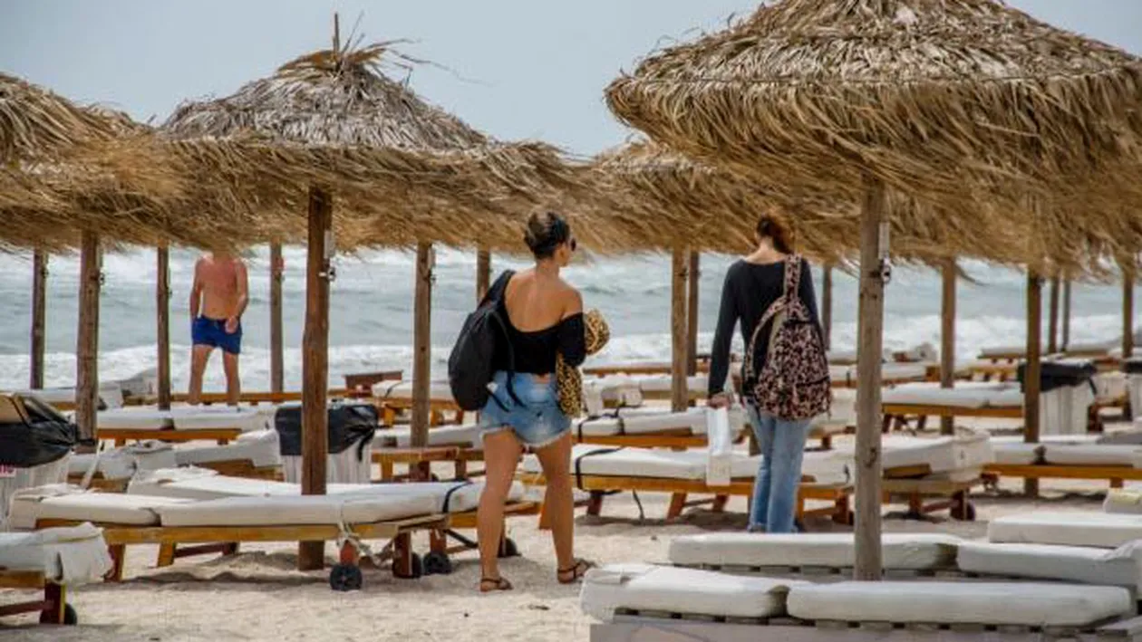 Turiștii trebuie să respecte o serie de reguli pe litoralul românesc! Ce distanță va fi între șezlonguri