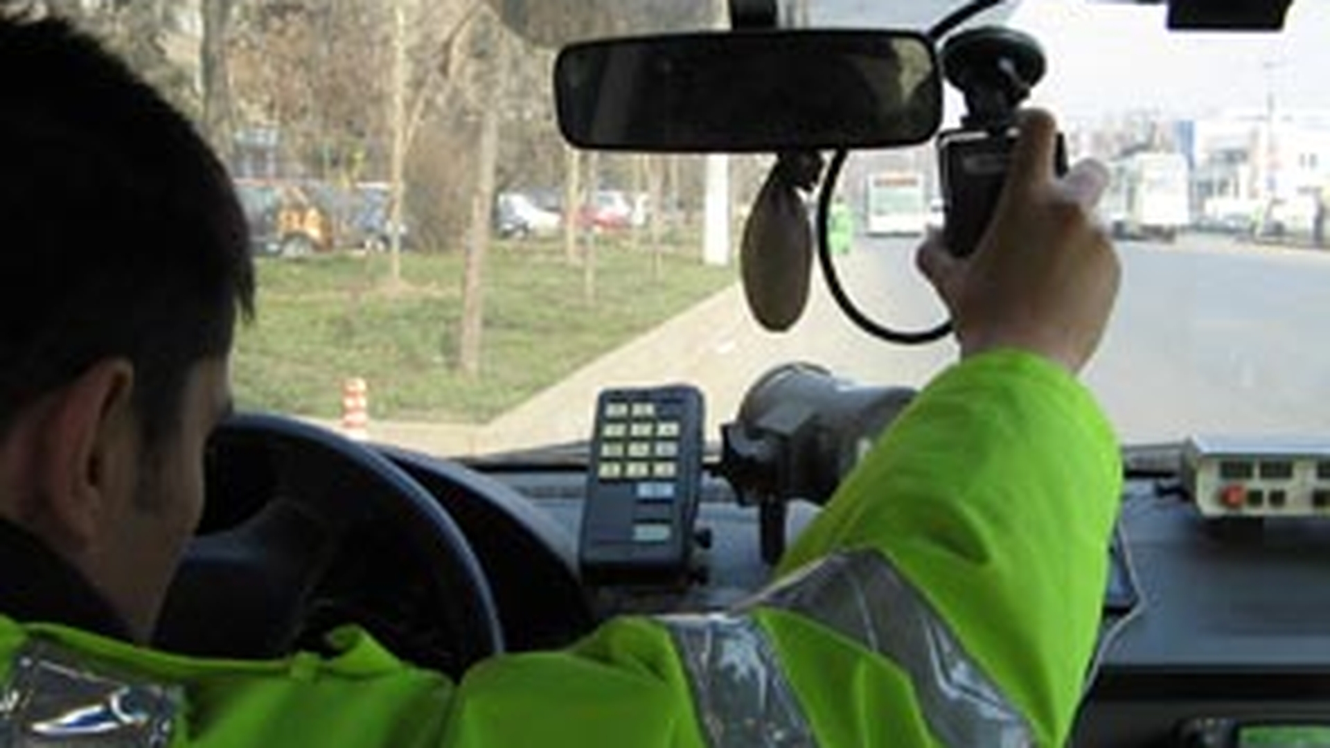 Un sofer a fost surprins de radar cu 200 kilometri la ora pe un drum national!