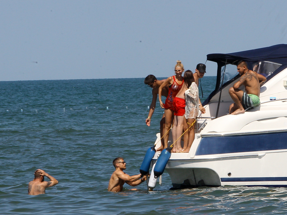 Alina Eremia şi-a găsit o companie selectă pentru distracţia de weekend