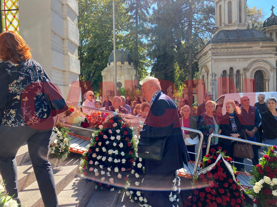 Aurelian Temișan, distrus de durere la căpătâiul lui Alexandru Arșinel. Imagini dureroase de la slujba de înmormântare