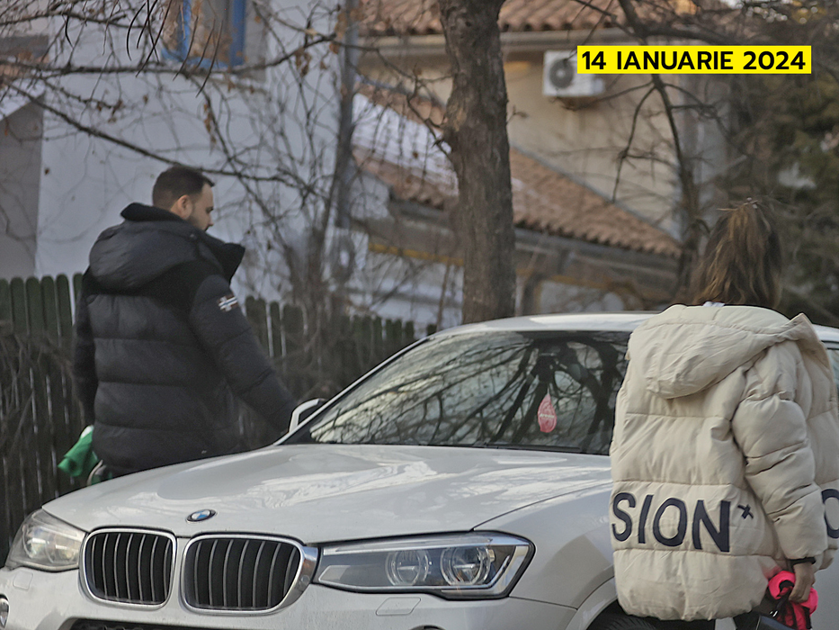 Raluca și iubitul ajung la locuința ei (Foto: CANCAN.RO)