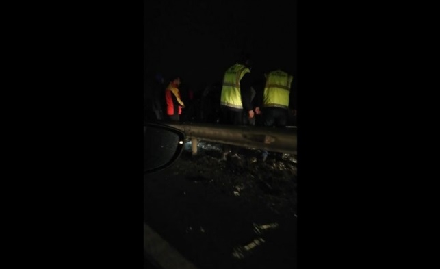 Șoferul unui TIR a provocat un grav accident în Cluj-Napoca! În urma impactului, mașina condusă de o femeie s-a răsturnat