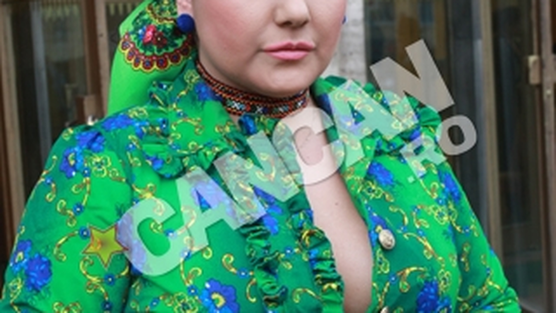 Doar "arderea" surplusului de 30kg, i-ar mai putea reda zambetul! Din bomba sexy s-a transformat in "Miss XXL"! Acum se lupta cu depresia si trage din greu sa slabeasca privindu-si disperata fotografiile de acum un an
