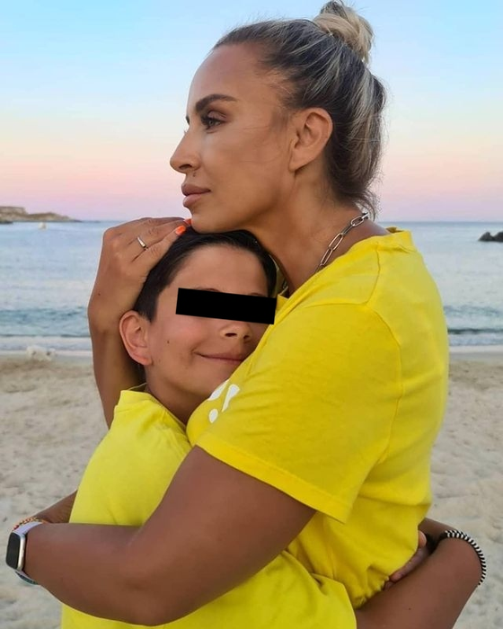 Adina Halas alături de fiul ei, în vacanță