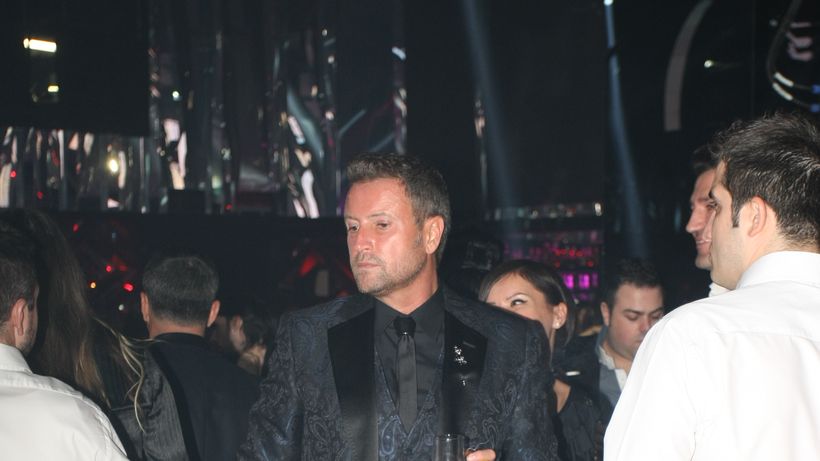 Bote a dat-o pe cantat, la ziua lui! Asculta aici cum interpreteaza piesa „Pleaca”, a trupei Vunk. Video incendiar