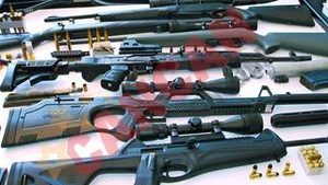 Arsenal impresionant in casa unui braconier