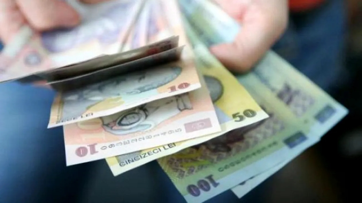 Vești proaste pentru bugetari! Angajații de la stat vor primi bani mai puțini
