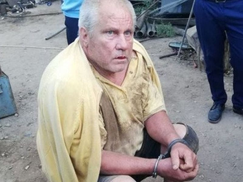Gheorghe Dincă, așa cum arăta în curtea casei sale din Caracal, în dimineața arestării din iulie 2019 / Sursă foto: captură video