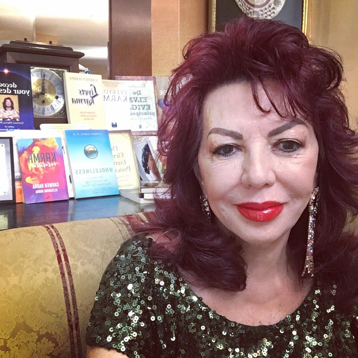 Carmen Harra, cunoscută clarvăzătoare. Sursă foto: Facebook