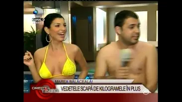 Andreea Tonciu si-a aratat sanii si fundul la piscina intr-un costum de baie minuscul