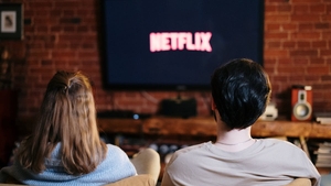 Serialul fenomen de pe Netflix care i-a cucerit pe români. Aventura plină de suspans te ține cu sufletul la gură!