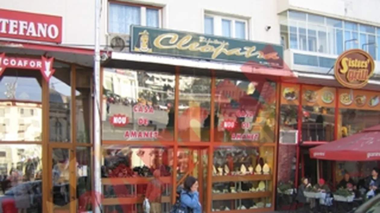 Uite cum fura o pensionara bijuterii