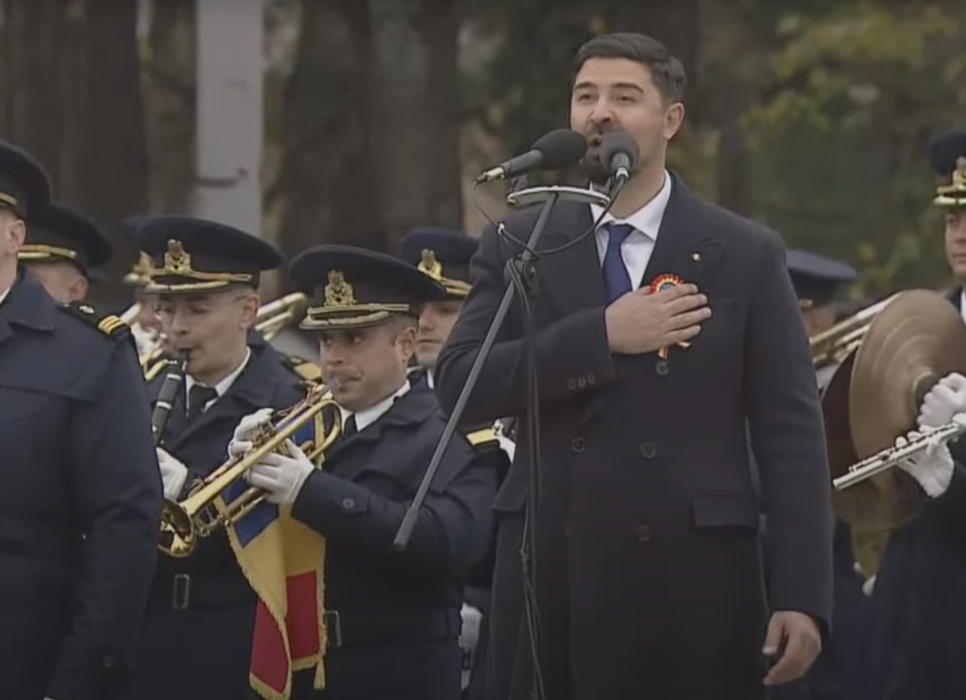 Alex Gigantu' a interpretat perfect imnul "Deșteaptă-te, române!"