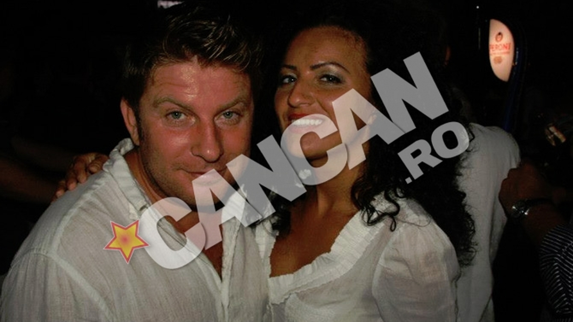 Te lipesti de Bartos si intri la show prin spate! Bruneta cu care a petrecut Pavel Bartos in club a fentat multimea adunata sa intre la "Romanii au Talent"