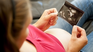Cine e pe primul loc în topul ţărilor din UE cu cele mai tinere mame 