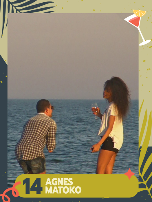 TOP 50 de vedete care ridică paharul în cinstea voastră, în costume de baie! Anna Lesko, Gina Pistol, Delia, Daniela Crudu… Cu cine ciocniți?