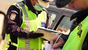Un bărbat din Argeș nu a mai suportat izolarea, dar s-a ales cu dosar penal. Ce au constatat polițiștii care l-au oprit pe stradă
